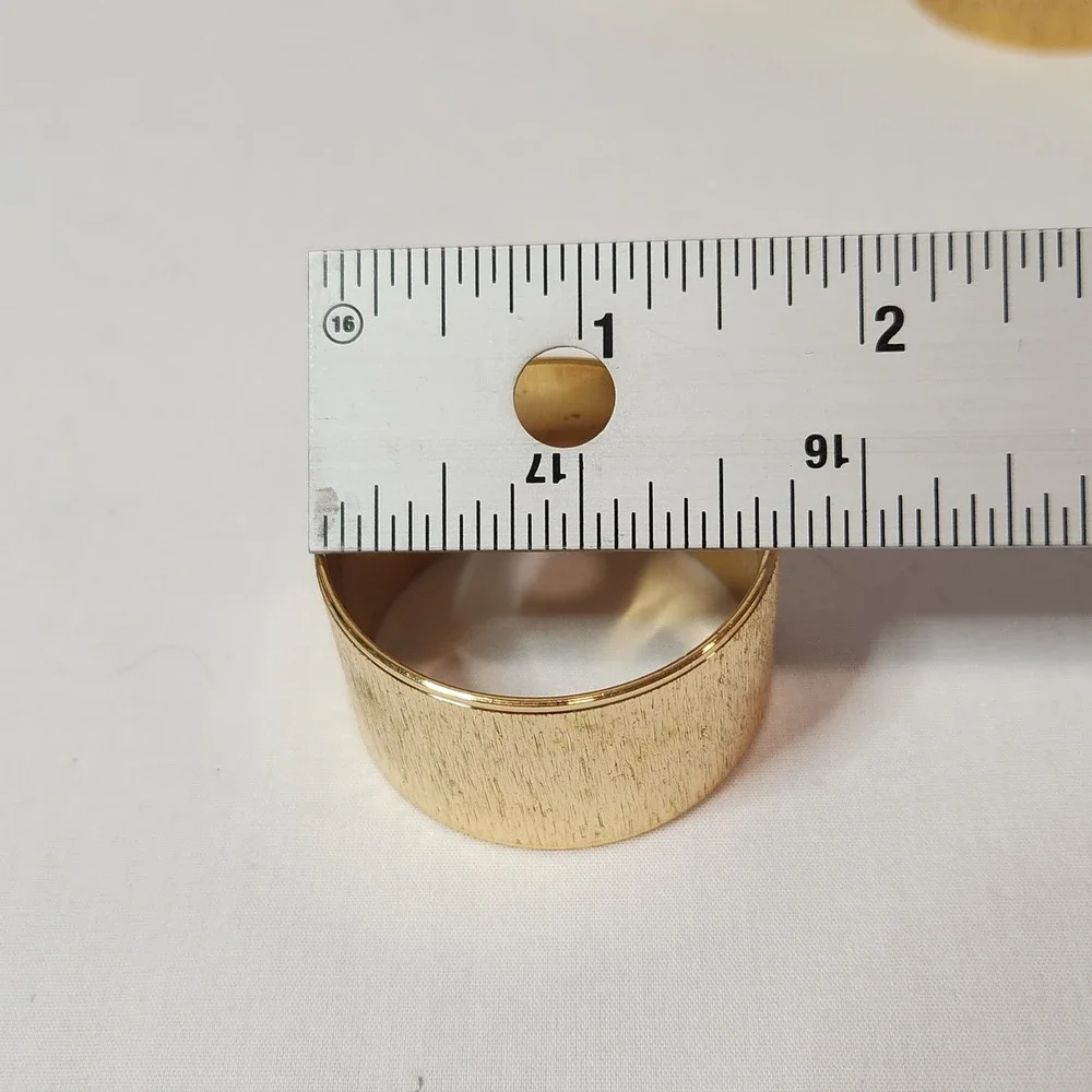 Vintage Gold Tone Brushed Texture Napkin Rings Set of 8 MCM Made‎ in Hong Kong